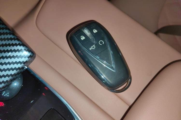 Used CHANGAN UNI-Z New Energy 2024 Blue Whale Smart Electric iDD 125km Beyond Edition Interior 1