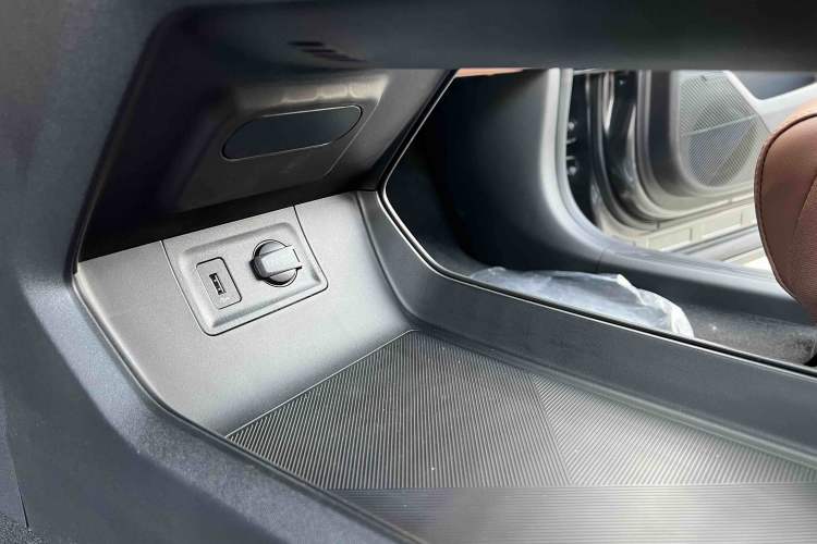 Used CHANGAN UNI-Z New Energy 2024 Blue Whale Smart Electric iDD 125km Beyond Edition Interior 1