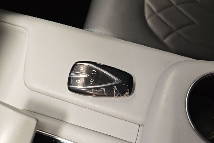 Used CHANGAN UNI-Z New Energy 2024 Blue Whale Smart Electric iDD 125km Beyond Edition Interior 1