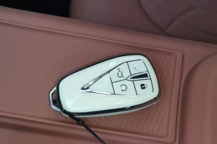 Used CHANGAN UNI-Z New Energy 2024 Blue Whale Smart Electric iDD 125km Beyond Edition Interior 1