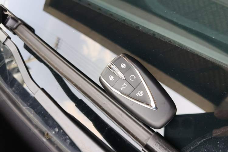 Used CHANGAN UNI-Z New Energy 2024 Blue Whale Smart Electric iDD 125km Excellence Model Interior 1
