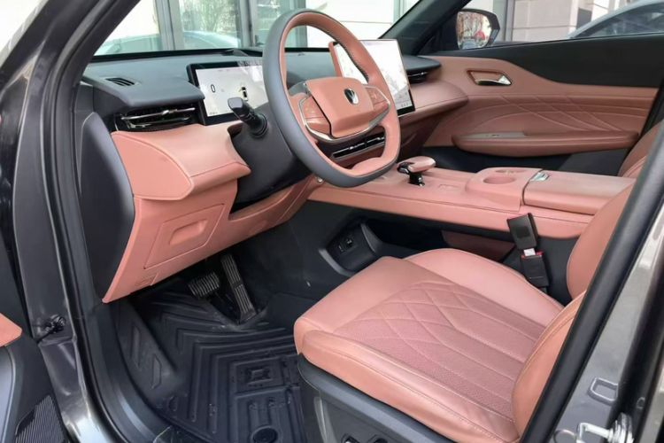 Used CHANGAN UNI-Z New Energy 2024 Blue Whale Smart Electric iDD 125km Beyond Edition Interior 3