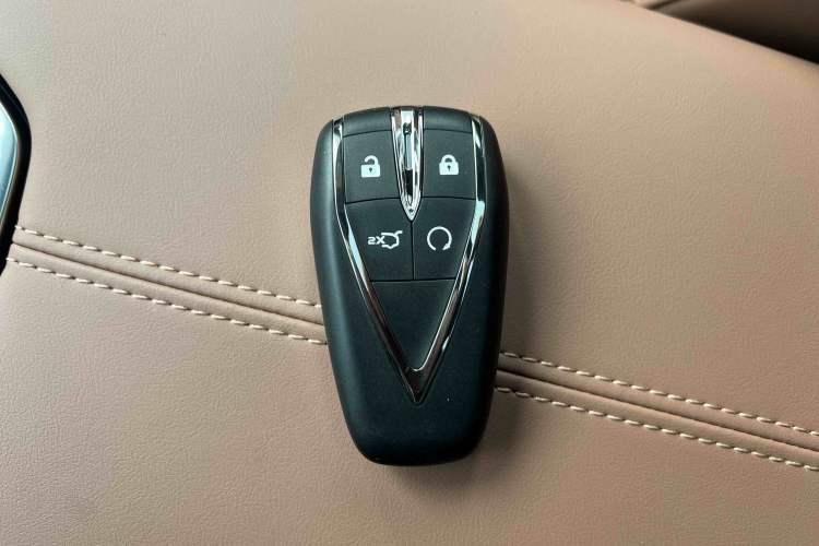 Used CHANGAN UNI-Z New Energy 2024 Blue Whale Smart Electric iDD 125km Beyond Edition Interior 4