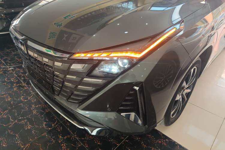 Used CHANGAN UNI-Z New Energy 2024 Blue Whale Smart Electric iDD 125km Beyond Edition Left Front Headlight