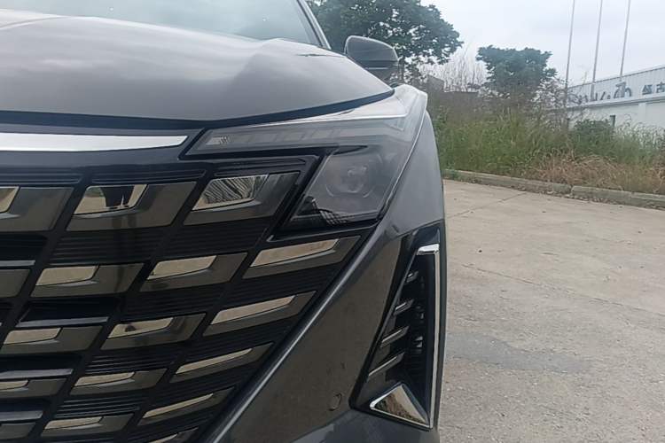 Used CHANGAN UNI-Z New Energy 2024 Blue Whale Smart Electric iDD 125km Excellence Model Left Front Headlight