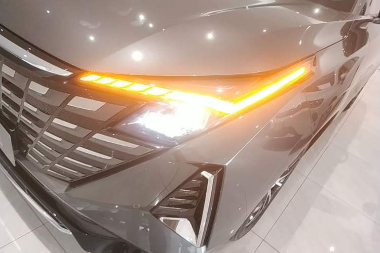 Used CHANGAN UNI-Z New Energy 2024 Blue Whale Smart Electric iDD 125km Beyond Edition Left Front Headlight