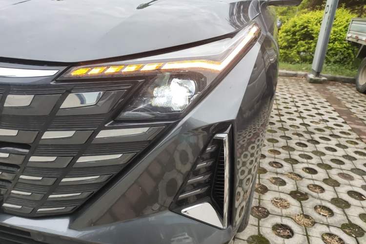 Used CHANGAN UNI-Z New Energy 2024 Blue Whale Smart Electric iDD 125km Excellence Model Left Front Headlight