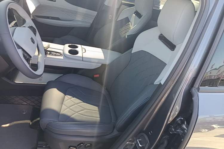 Used CHANGAN UNI-Z New Energy 2024 Blue Whale Smart Electric iDD 125km Excellence Model Left Front Seat