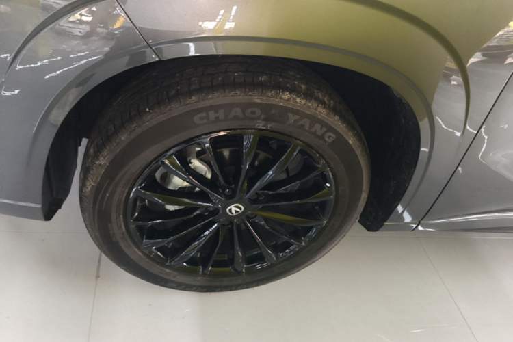 Used CHANGAN UNI-Z New Energy 2024 Blue Whale Smart Electric iDD 125km Leading Model Left Front Wheel Hub