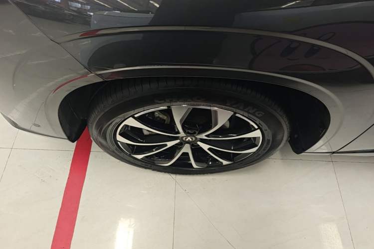 Used CHANGAN UNI-Z New Energy 2024 Blue Whale Smart Electric iDD 125km Excellence Model Left Front Wheel Hub