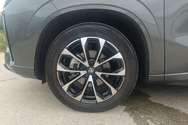 Used CHANGAN UNI-Z New Energy 2024 Blue Whale Smart Electric iDD 125km Excellence Model Left Front Wheel Hub