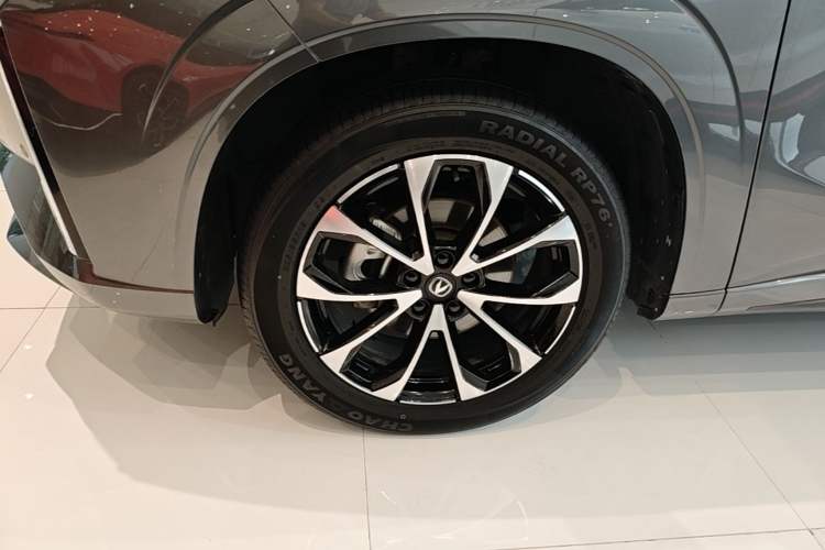 Used CHANGAN UNI-Z New Energy 2024 Blue Whale Smart Electric iDD 125km Beyond Edition Left Front Wheel Hub
