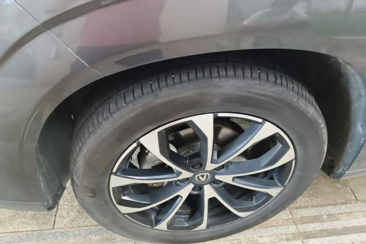 Used CHANGAN UNI-Z New Energy 2024 Blue Whale Smart Electric iDD 125km Beyond Edition Left Front Wheel Hub