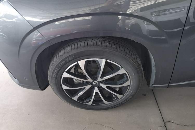 Used CHANGAN UNI-Z New Energy 2024 Blue Whale Smart Electric iDD 125km Excellence Model Left Front Wheel Hub