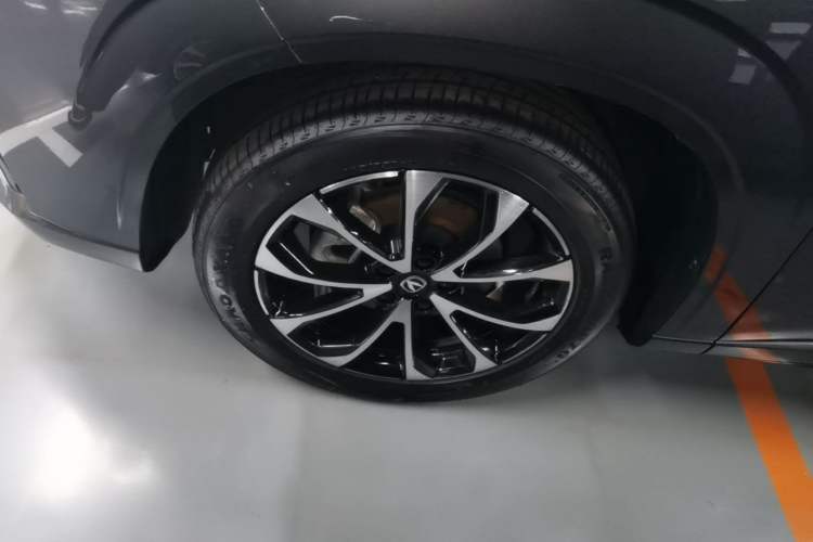 Used CHANGAN UNI-Z New Energy 2024 Blue Whale Smart Electric iDD 125km Beyond Edition Left Front Wheel Hub