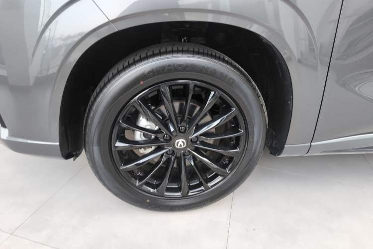 Used CHANGAN UNI-Z New Energy 2024 Blue Whale Smart Electric iDD 125km Leading Model Left Front Wheel Hub