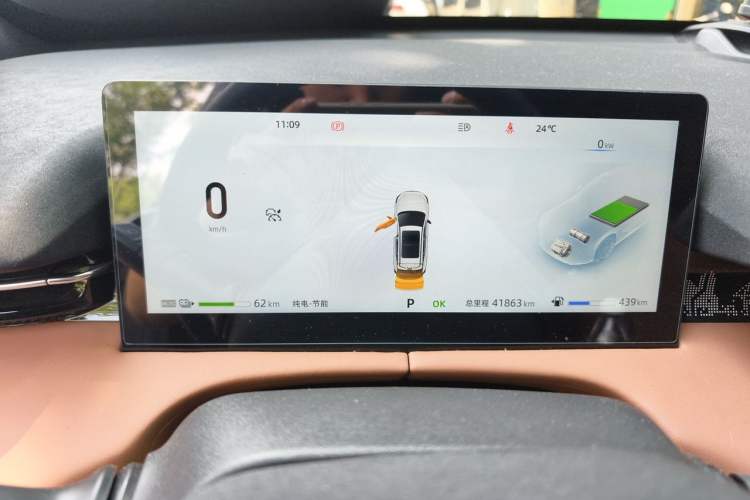 Used CHANGAN UNI-Z New Energy 2024 Blue Whale Smart Electric iDD 125km Excellence Model Odometer Close Up