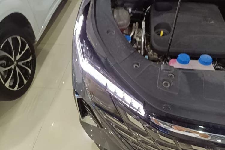 Used CHANGAN UNI-Z New Energy 2024 Blue Whale Smart Electric iDD 125km Excellence Model Right Front Headlight
