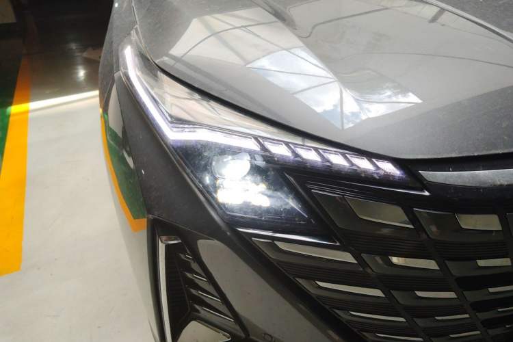 Used CHANGAN UNI-Z New Energy 2024 Blue Whale Smart Electric iDD 125km Beyond Edition Right Front Headlight