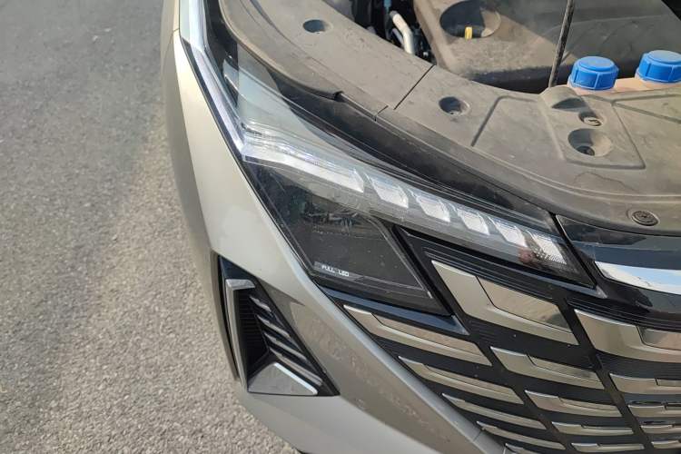 Used CHANGAN UNI-Z New Energy 2024 Blue Whale Smart Electric iDD 125km Excellence Model Right Front Headlight