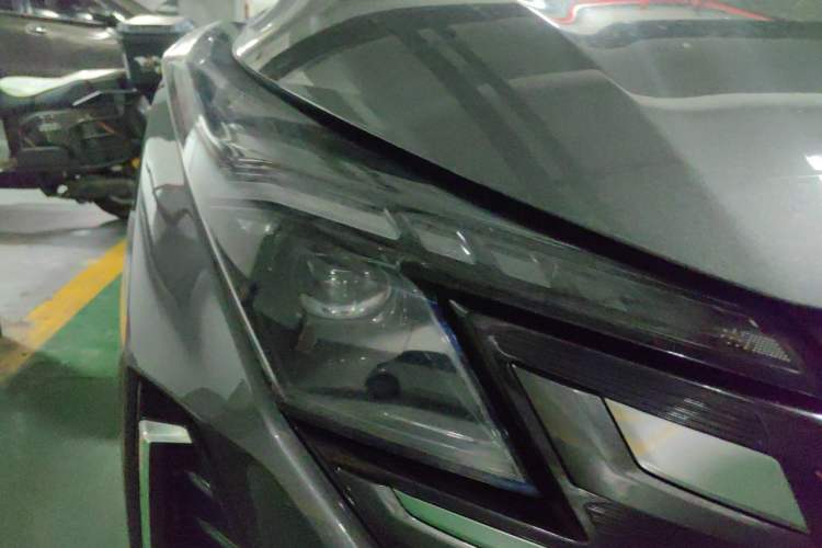 Used CHANGAN UNI-Z New Energy 2024 Blue Whale Smart Electric iDD 125km Excellence Model Right Front Headlight