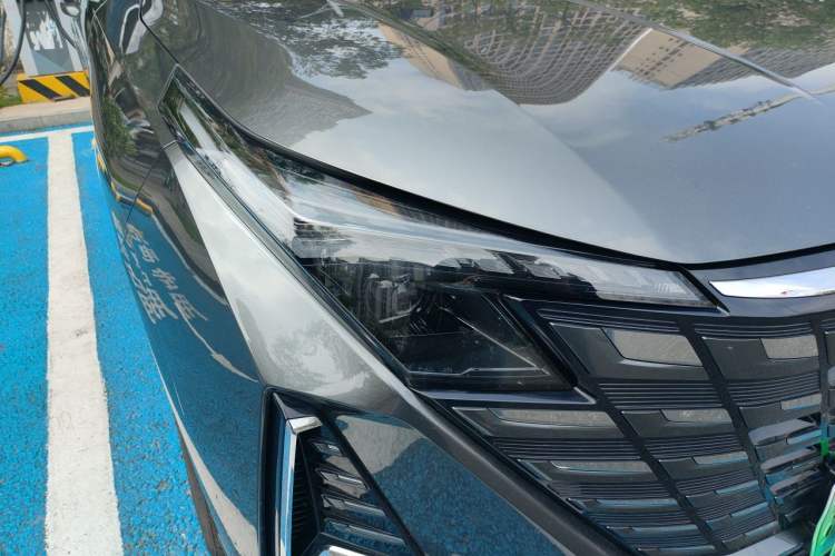 Used CHANGAN UNI-Z New Energy 2024 Blue Whale Smart Electric iDD 125km Beyond Edition Right Front Headlight