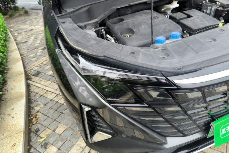 Used CHANGAN UNI-Z New Energy 2024 Blue Whale Smart Electric iDD 125km Excellence Model Right Front Headlight