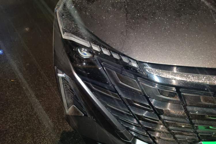 Used CHANGAN UNI-Z New Energy 2024 Blue Whale Smart Electric iDD 125km Excellence Model Right Front Headlight
