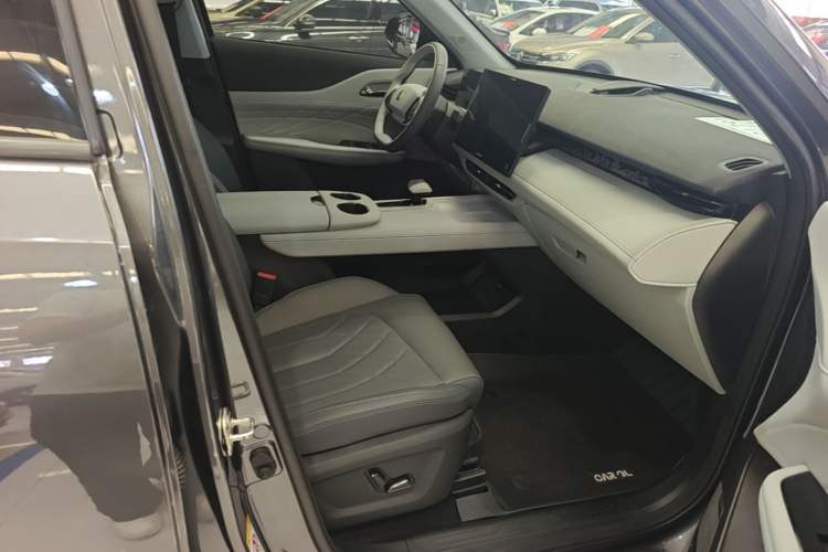 Used CHANGAN UNI-Z New Energy 2024 Blue Whale Smart Electric iDD 125km Excellence Model Right Front Seat