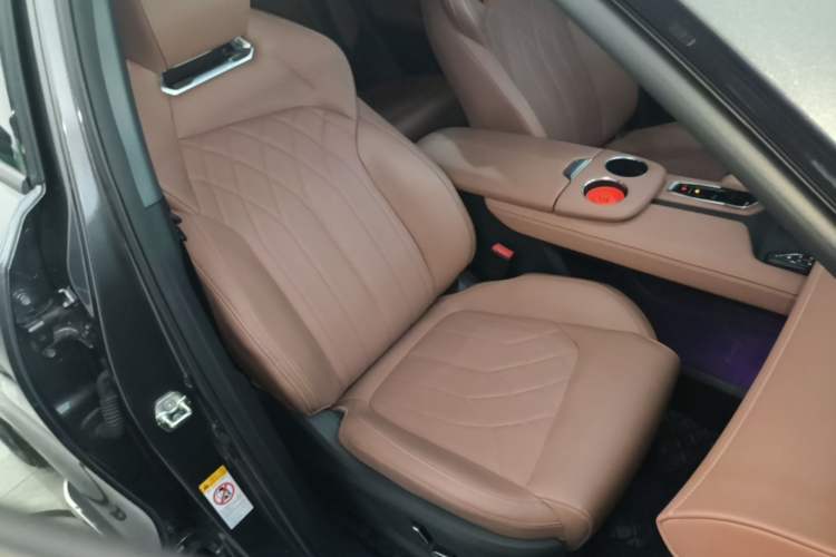 Used CHANGAN UNI-Z New Energy 2024 Blue Whale Smart Electric iDD 125km Excellence Model Right Front Seat