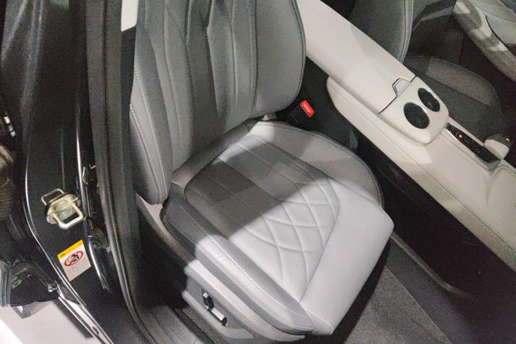Used CHANGAN UNI-Z New Energy 2024 Blue Whale Smart Electric iDD 125km Beyond Edition Right Front Seat