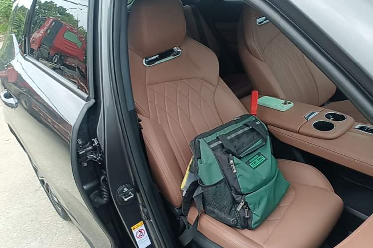 Used CHANGAN UNI-Z New Energy 2024 Blue Whale Smart Electric iDD 125km Excellence Model Right Front Seat