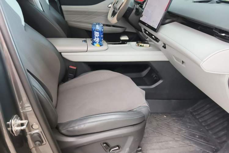 Used CHANGAN UNI-Z New Energy 2024 Blue Whale Smart Electric iDD 125km Beyond Edition Right Front Seat