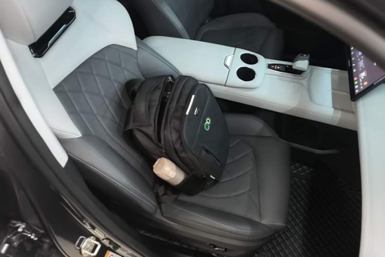 Used CHANGAN UNI-Z New Energy 2024 Blue Whale Smart Electric iDD 125km Beyond Edition Right Front Seat