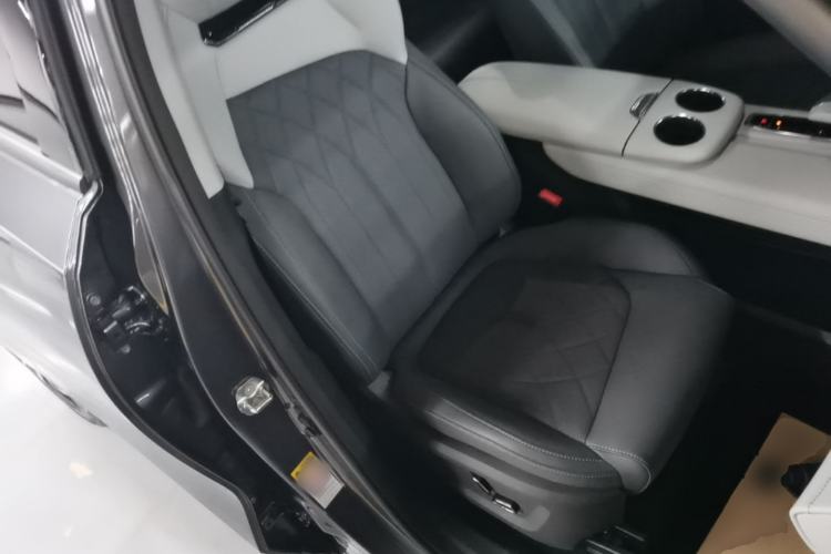 Used CHANGAN UNI-Z New Energy 2024 Blue Whale Smart Electric iDD 125km Beyond Edition Right Front Seat