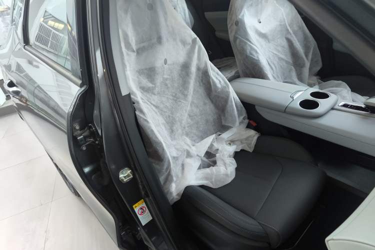 Used CHANGAN UNI-Z New Energy 2024 Blue Whale Smart Electric iDD 125km Leading Model Right Front Seat