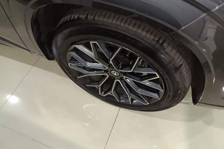 Used CHANGAN UNI-Z New Energy 2024 Blue Whale Smart Electric iDD 125km Excellence Model Right Front Wheel Hub