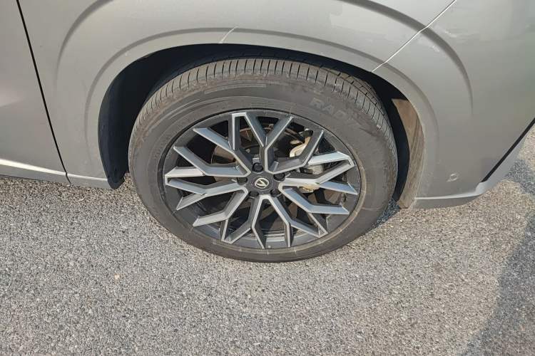 Used CHANGAN UNI-Z New Energy 2024 Blue Whale Smart Electric iDD 125km Excellence Model Right Front Wheel Hub