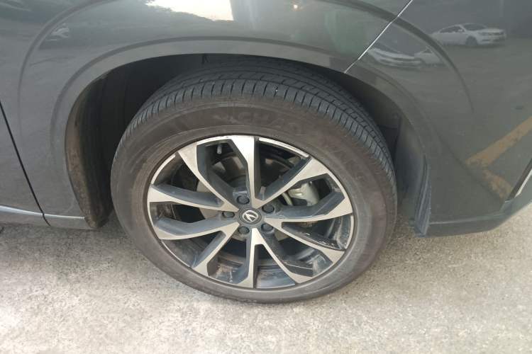 Used CHANGAN UNI-Z New Energy 2024 Blue Whale Smart Electric iDD 125km Beyond Edition Right Front Wheel Hub