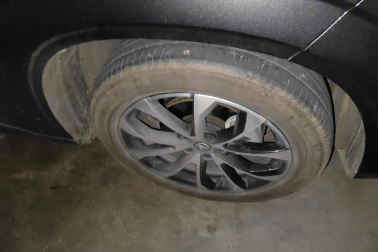 Used CHANGAN UNI-Z New Energy 2024 Blue Whale Smart Electric iDD 125km Excellence Model Right Front Wheel Hub