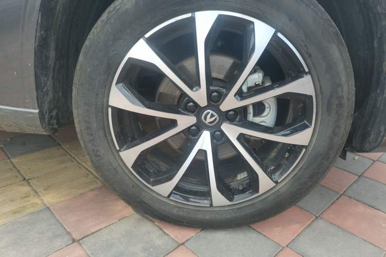 Used CHANGAN UNI-Z New Energy 2024 Blue Whale Smart Electric iDD 125km Beyond Edition Right Front Wheel Hub