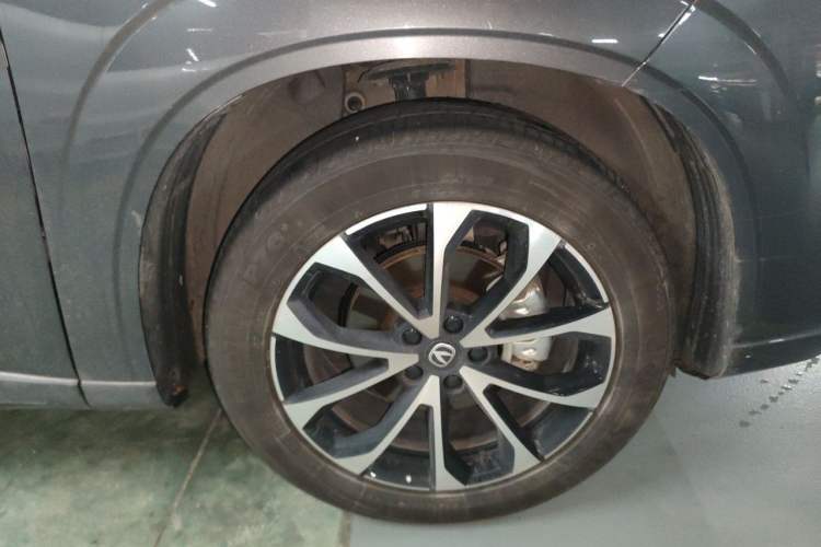 Used CHANGAN UNI-Z New Energy 2024 Blue Whale Smart Electric iDD 125km Beyond Edition Right Front Wheel Hub