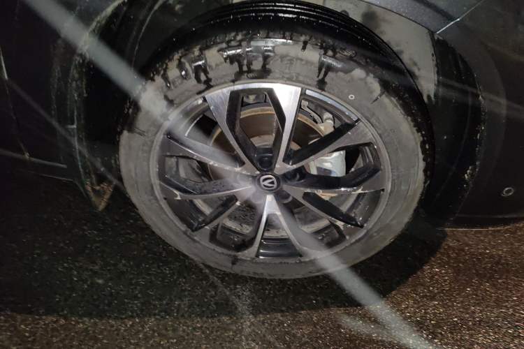 Used CHANGAN UNI-Z New Energy 2024 Blue Whale Smart Electric iDD 125km Excellence Model Right Front Wheel Hub