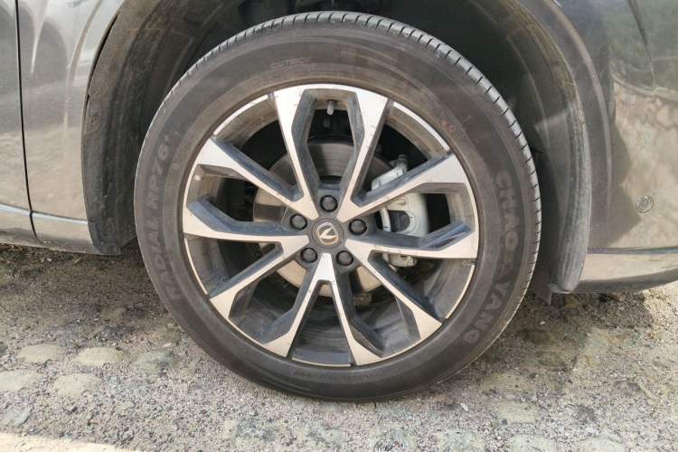 Used CHANGAN UNI-Z New Energy 2024 Blue Whale Smart Electric iDD 125km Excellence Model Right Front Wheel Hub
