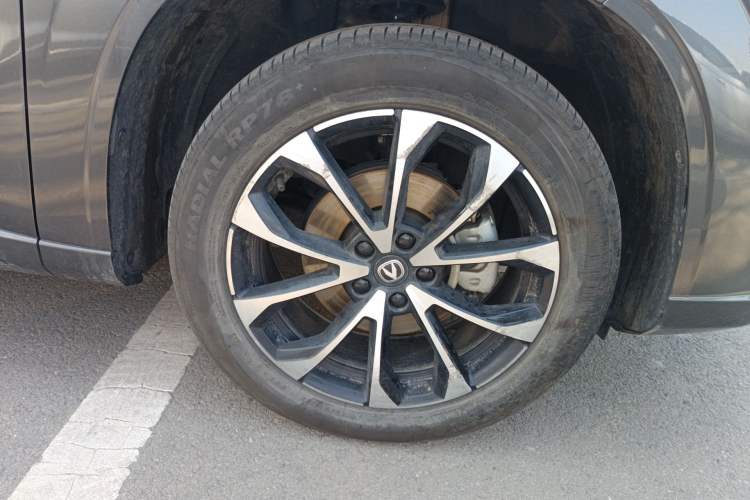 Used CHANGAN UNI-Z New Energy 2024 Blue Whale Smart Electric iDD 125km Beyond Edition Right Front Wheel Hub