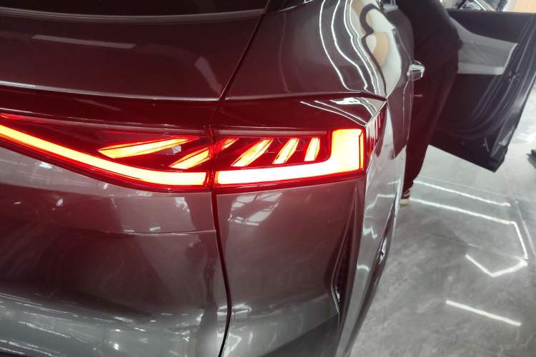Used CHANGAN UNI-Z New Energy 2024 Blue Whale Smart Electric iDD 125km Beyond Edition Right Rear Taillight