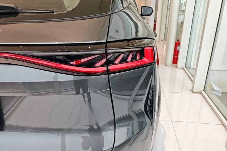 Used CHANGAN UNI-Z New Energy 2024 Blue Whale Smart Electric iDD 125km Beyond Edition Right Rear Taillight