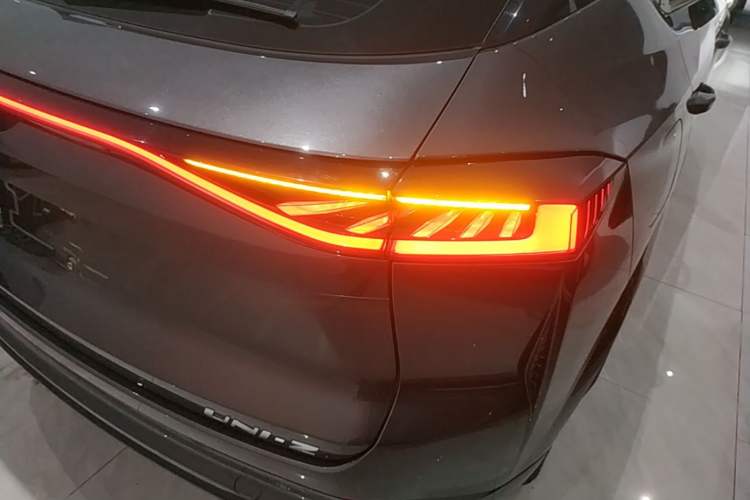 Used CHANGAN UNI-Z New Energy 2024 Blue Whale Smart Electric iDD 125km Beyond Edition Right Rear Taillight