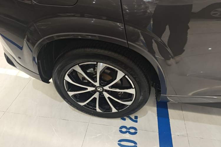 Used CHANGAN UNI-Z New Energy 2024 Blue Whale Smart Electric iDD 125km Excellence Model Right Rear Wheel Hub