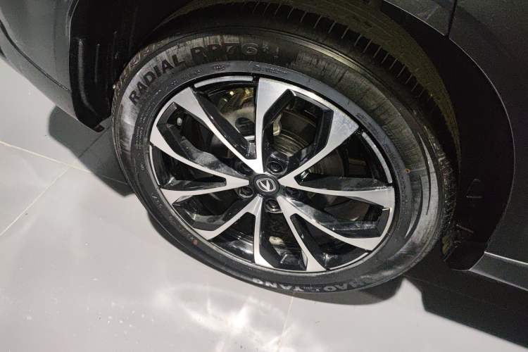 Used CHANGAN UNI-Z New Energy 2024 Blue Whale Smart Electric iDD 125km Beyond Edition Right Rear Wheel Hub